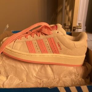 adidas Kids Sneakers in Cream and Pink